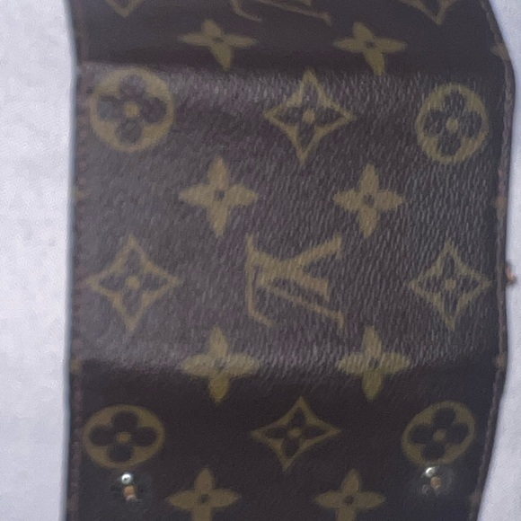 Louis Vuitton Monogram Key Holder with Gold Accents - Picture 5 of 9